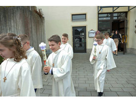 Feier der 1. Heiligen Kommunion in Sankt Crescentius (Foto: Karl-Franz Thiede)